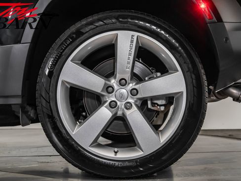 Used 2024 Land Rover Defender 110 SE image 18