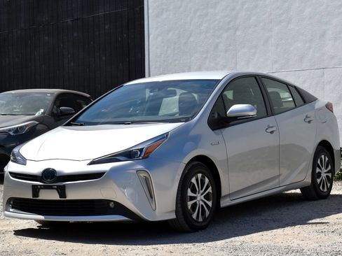 Used 2021 Toyota Prius XLE AWD/4WD image 8