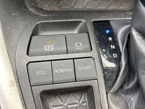 Used 2020 Toyota RAV4 XLE Premium image 18