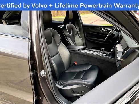 Used 2025 Volvo XC60 B5 Core image 10