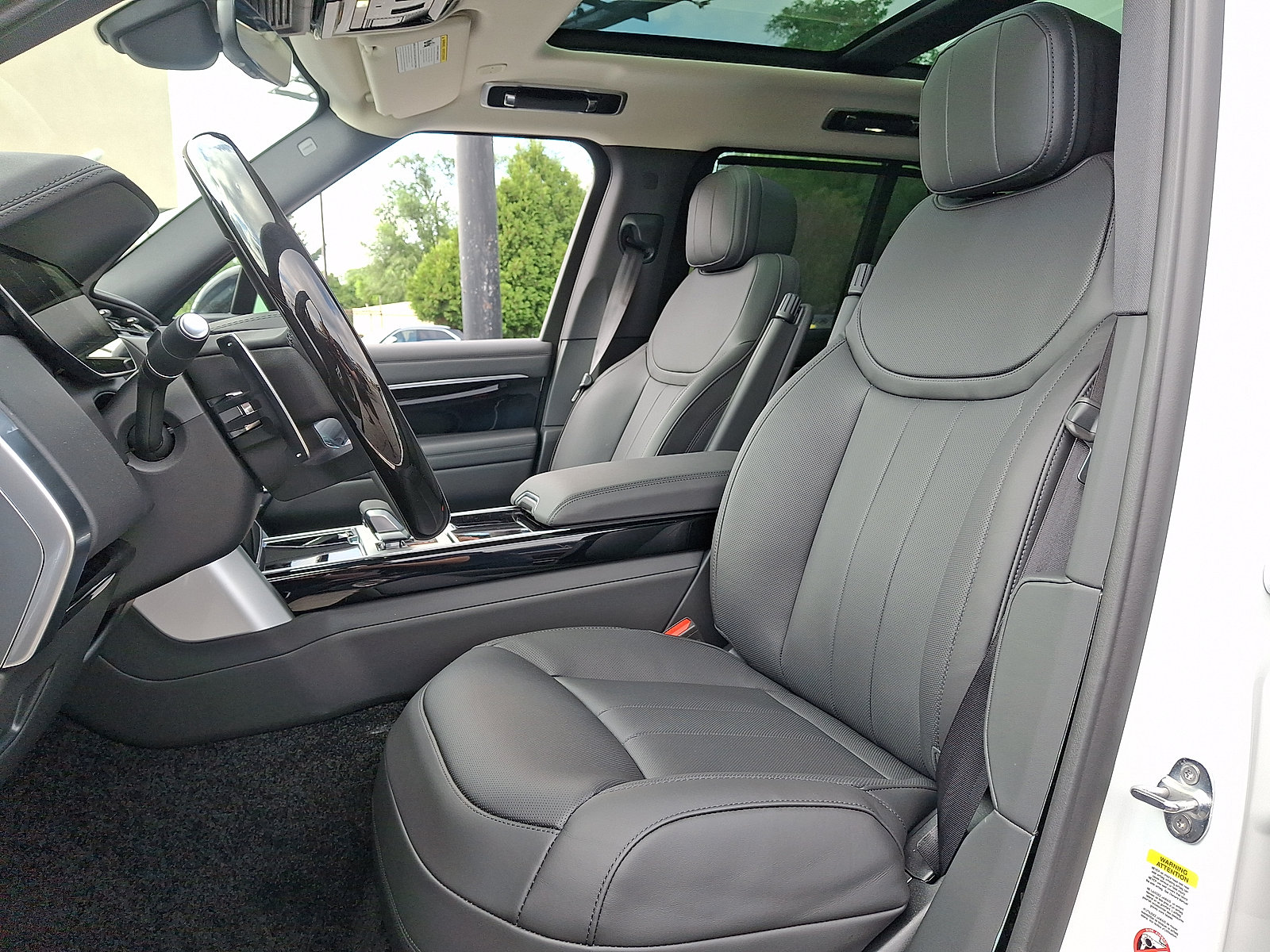 New 2026 Land Rover Range Rover SE AWD/4WD image 9