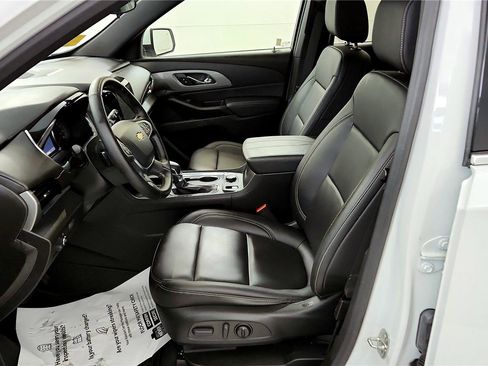 Used 2023 Chevrolet Traverse LT image 16