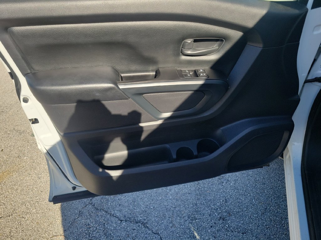Used 2022 Nissan Titan S RWD image 25