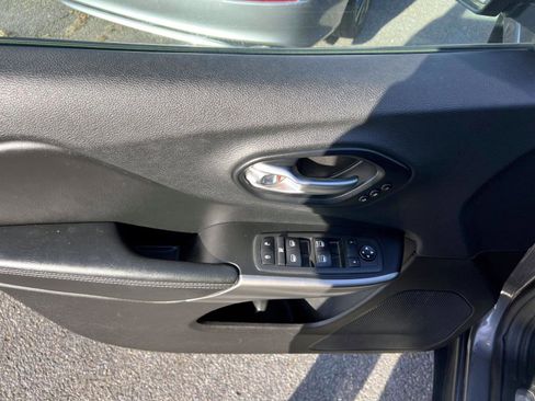 Used 2019 Jeep Cherokee High Altitude AWD/4WD image 27