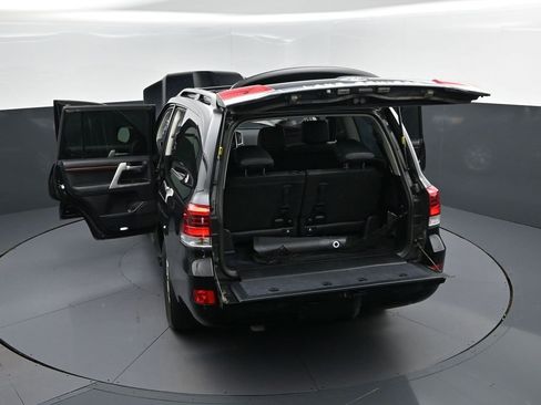 Used 2016 Toyota Land Cruiser image 51