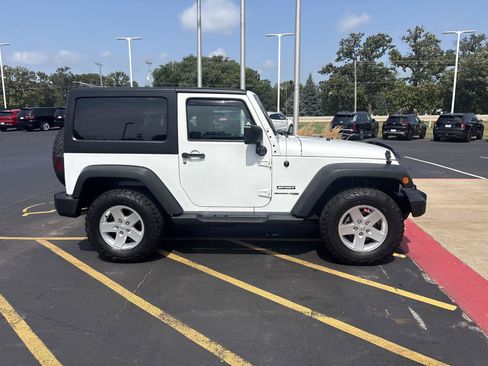 Used 2018 Jeep Wrangler Sport AWD/4WD image 4