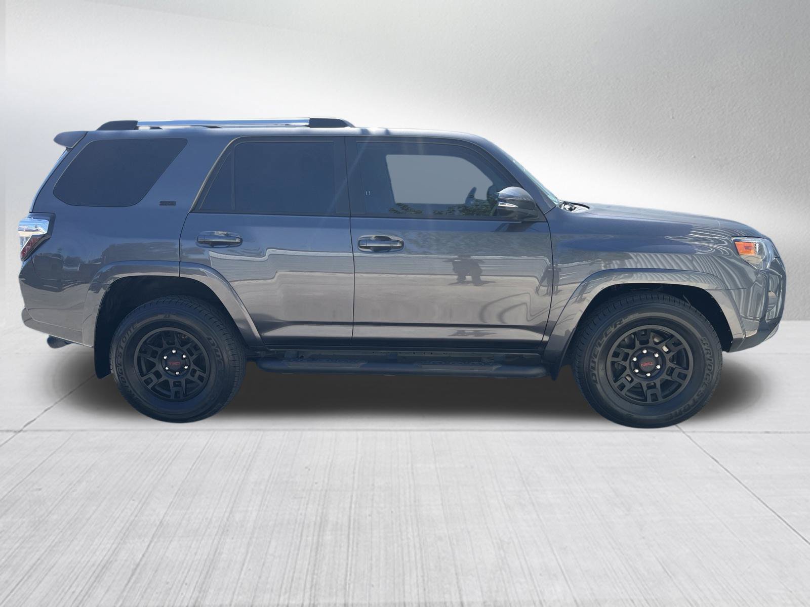 Used 2022 Toyota 4Runner SR5 Premium w/ Moonroof Package RWD image 5