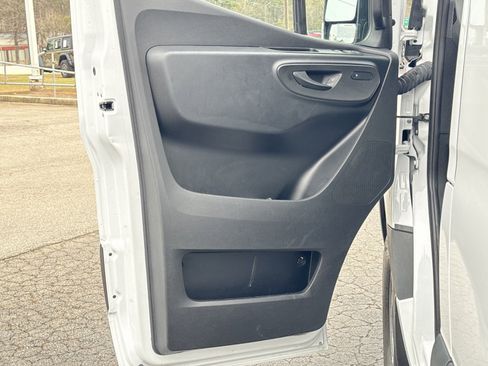 Used 2025 Mercedes-Benz Sprinter 2500 image 19