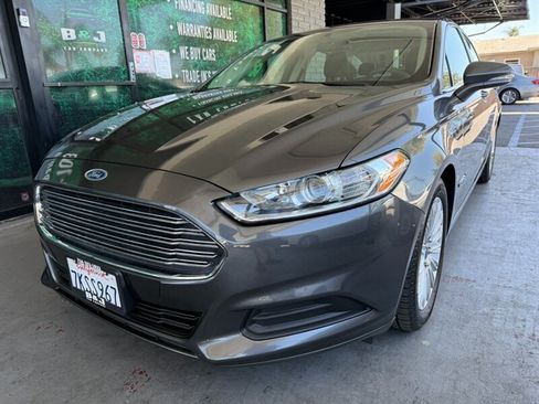 Used 2015 Ford Fusion SE FWD image 3