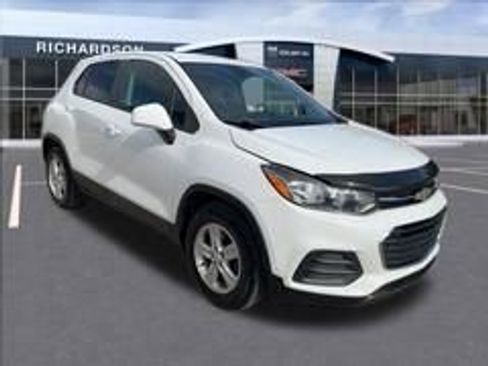Used 2020 Chevrolet Trax LS w/ Tint and Cruise Package image 8