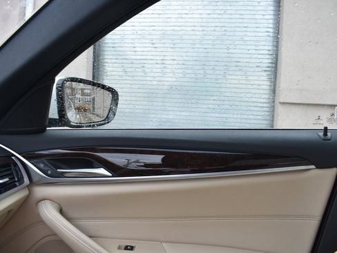 Used 2018 BMW 530e xDrive w/ Premium Package 2 image 19