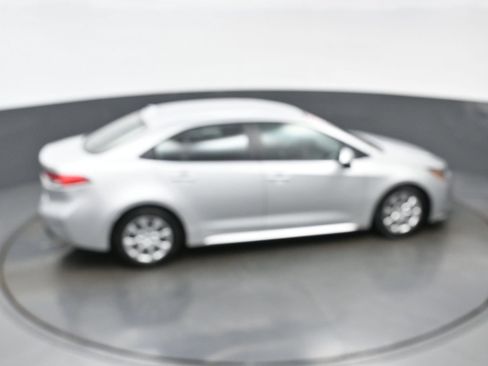Used 2025 Toyota Corolla LE FWD image 39