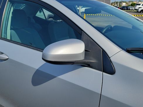 Used 2016 Toyota Corolla L FWD image 9