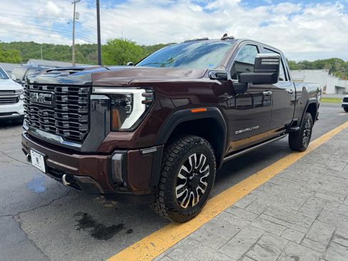 Used 2024 GMC Sierra 3500 Denali Ultimate AWD/4WD image 4