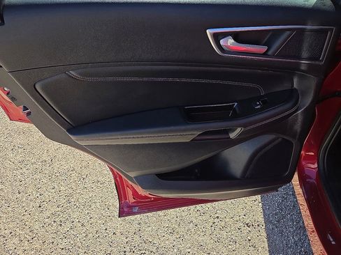 Used 2020 Ford Edge Titanium image 20