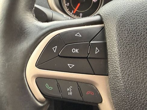 Used 2016 Jeep Cherokee Limited AWD/4WD image 13