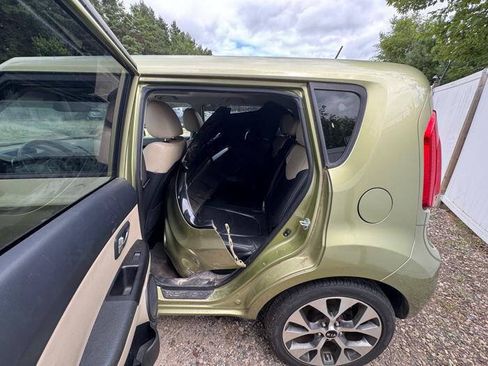 Used 2013 Kia Soul ! w/ Premium Pkg FWD image 23