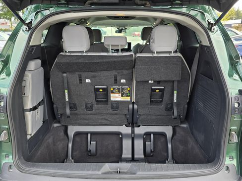 Used 2025 Toyota Sienna LE FWD image 14