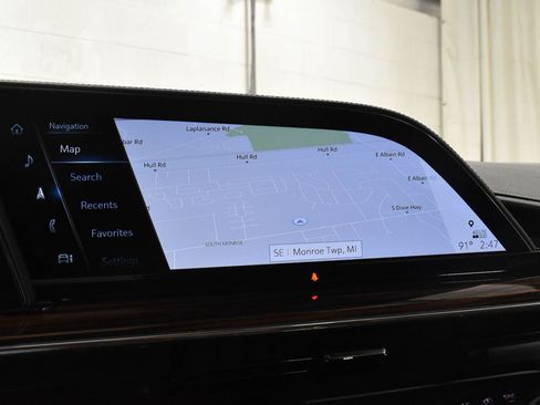 Certified 2023 Cadillac Escalade ESV Premium Luxury AWD/4WD image 17
