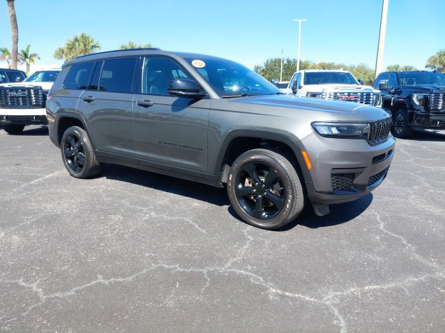 Used 2023 Jeep Grand Cherokee L Laredo RWD image 2