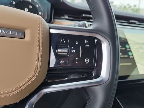 Used 2025 Land Rover Range Rover Sport SE image 31