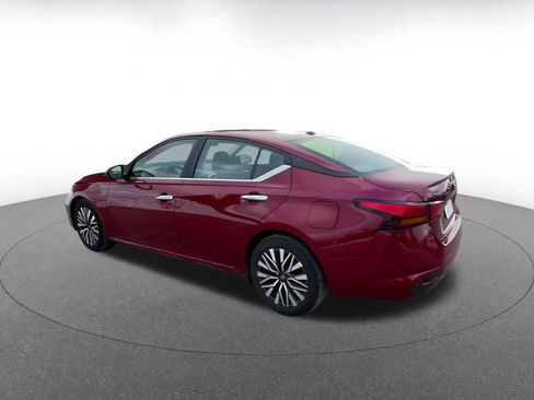 Used 2025 Nissan Altima 2.5 SV image 10