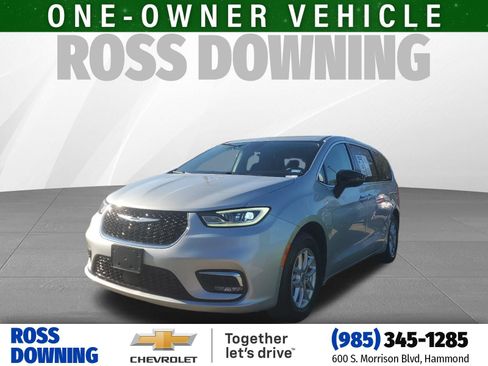 Used 2024 Chrysler Pacifica Touring-L image 1