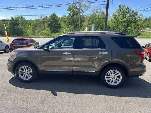 Used 2015 Ford Explorer XLT w/ Equipment Group 201A FWD image 7