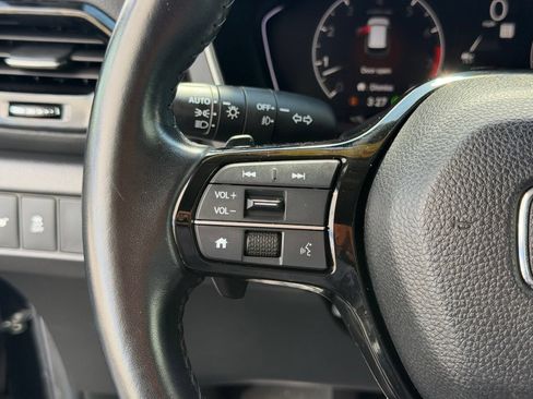 Used 2025 Honda Pilot EX-L image 19