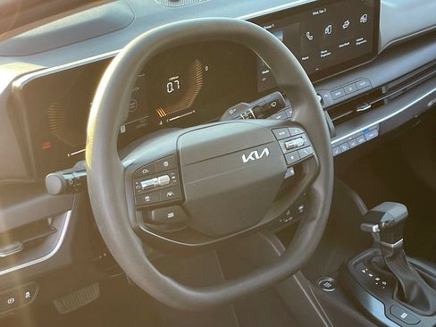 Used 2025 Kia K4 FWD image 4