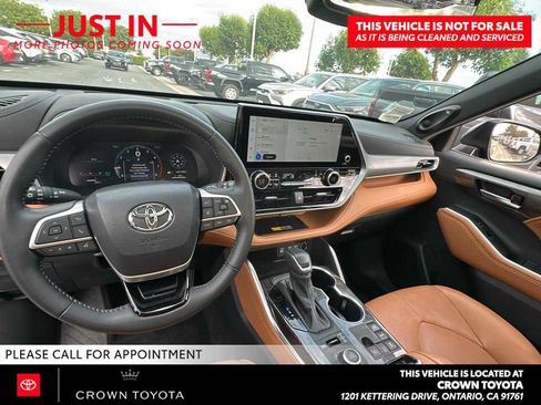 Used 2026 Toyota Highlander Platinum AWD/4WD image 8