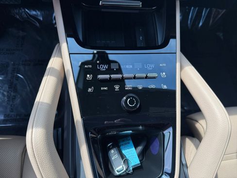 New 2025 Porsche Cayenne Coupe image 21