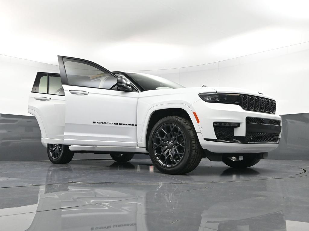Used 2025 Jeep Grand Cherokee L Summit AWD/4WD image 43