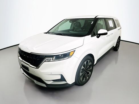 Used 2023 Kia Carnival EX FWD image 3