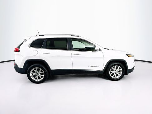 Used 2016 Jeep Cherokee Latitude FWD image 10
