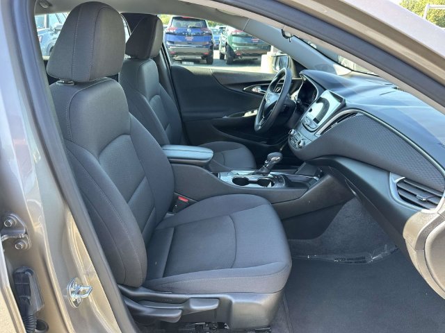 Used 2025 Chevrolet Malibu LT FWD image 9