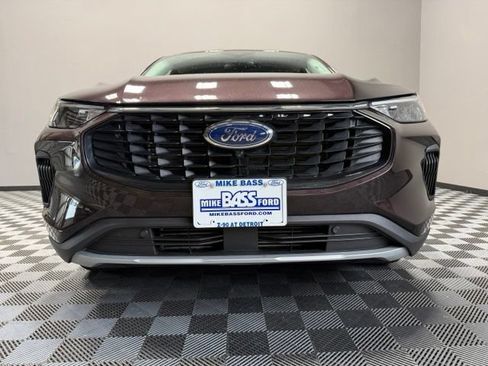 Used 2023 Ford Escape Active w/ Tech Pack #2 AWD/4WD image 3