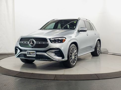 Used 2024 Mercedes-Benz GLE 450 4MATIC w/ AMG Line Exterior image 3