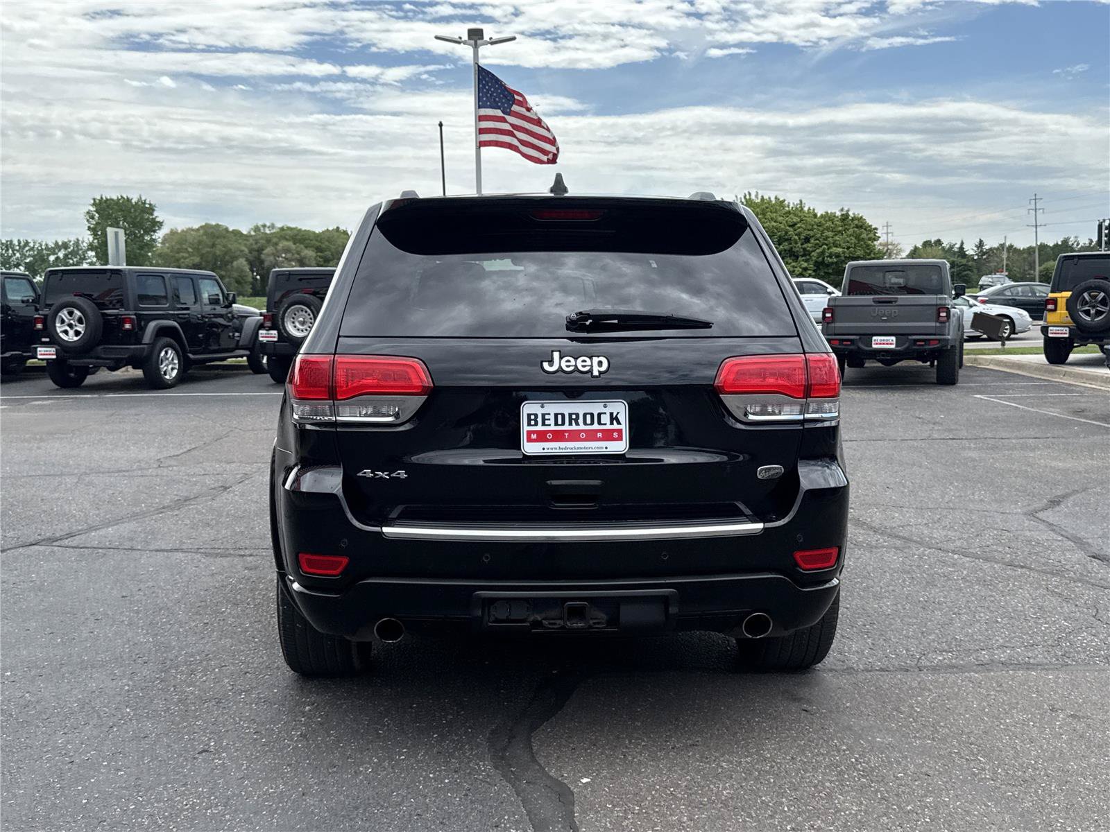 Used 2020 Jeep Grand Cherokee Overland AWD/4WD image 6