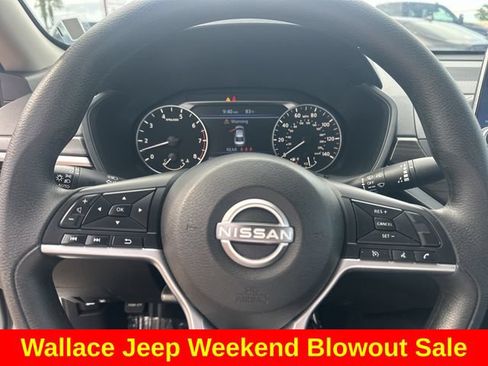 Used 2025 Nissan Altima 2.5 SV FWD image 18