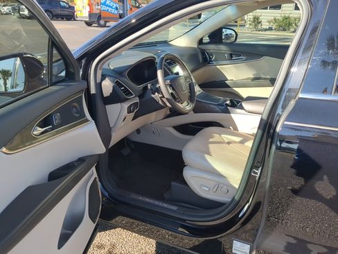 Used 2020 Lincoln Nautilus Reserve w/ Equipment Group 201A image 10