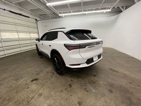 Used 2024 Chevrolet Equinox EV RS image 4