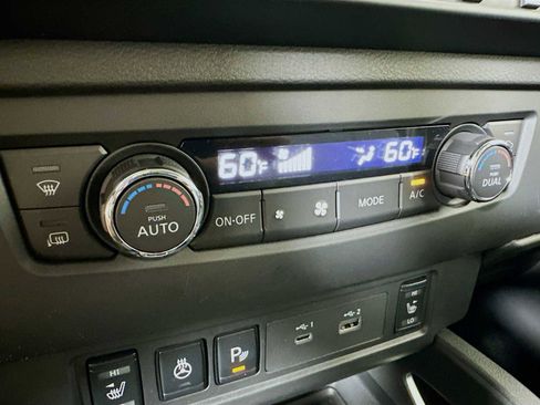 Used 2025 Nissan Frontier SV w/ SV Convenience Package image 14