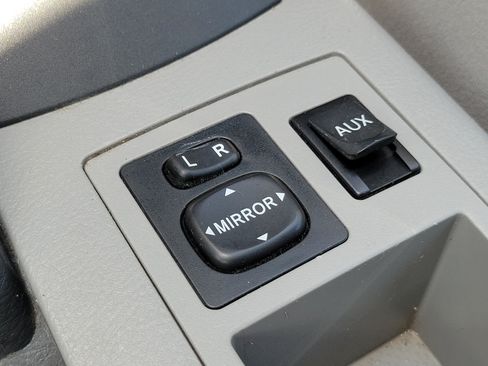 Used 2011 Toyota RAV4 2WD w/ Base L4 Extra Value Pkg image 28