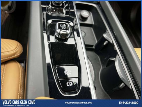 Used 2023 Volvo XC60 T8 Ultimate w/ Climate Package AWD/4WD image 31