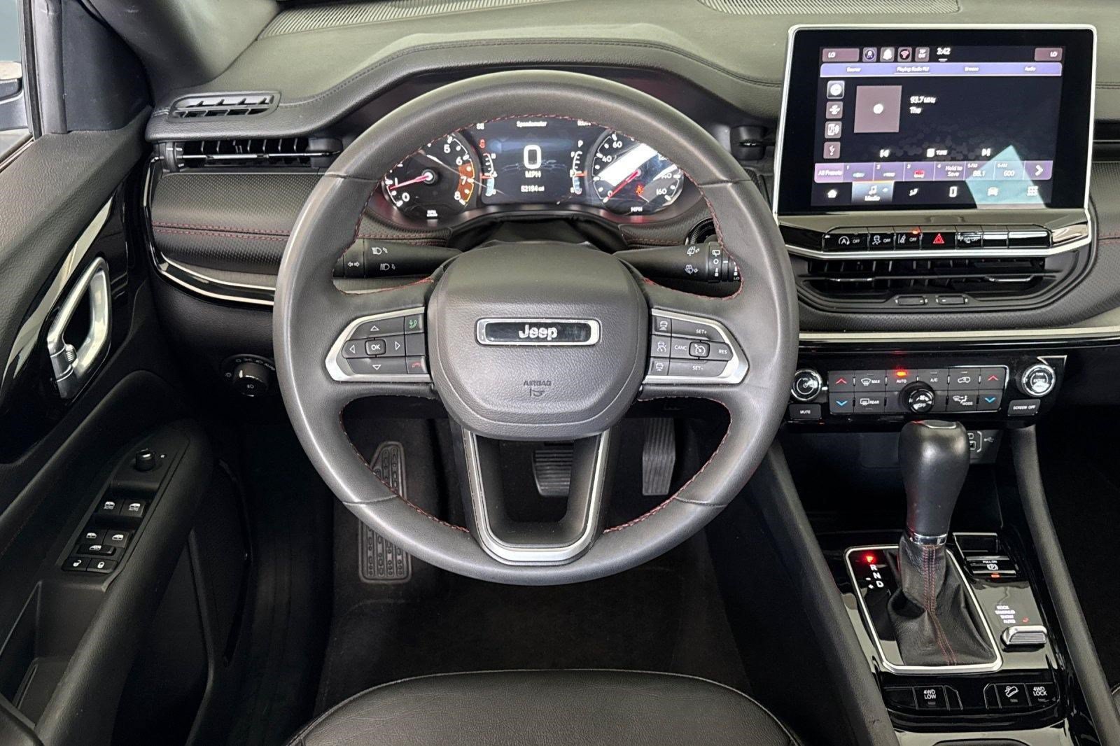 Used 2025 Jeep Compass Trailhawk AWD/4WD image 31