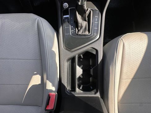 Used 2018 Volkswagen Tiguan SE w/ Front Fog Lights Package FWD image 22