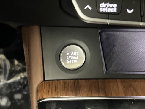 Used 2022 Audi Q5 e Prestige w/ Prestige Package image 24