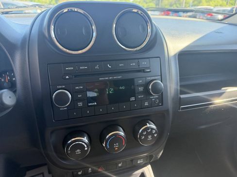 Used 2016 Jeep Patriot Latitude AWD/4WD image 23