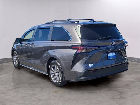 Used 2024 Toyota Sienna XLE image 6